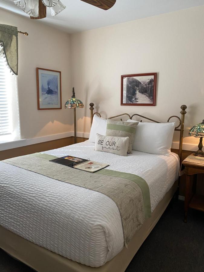The Bent Elbow Hotel Silverton